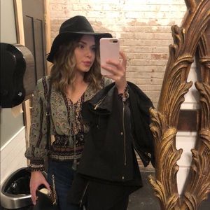 Meet your Posher, Whitney